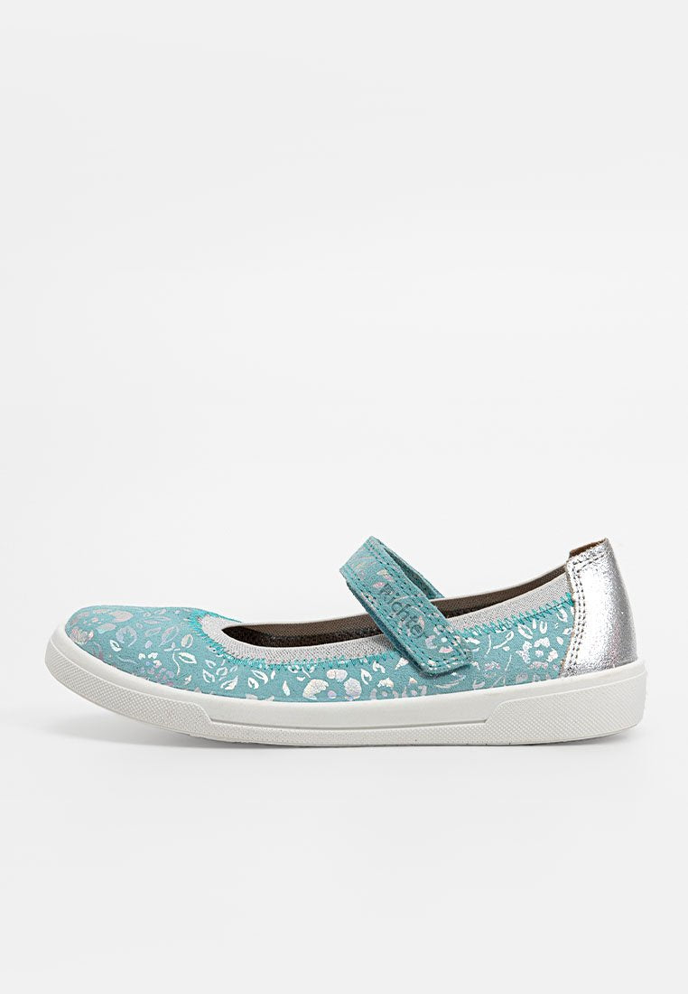 Türkise Mary Jane-Style Schuhe mit floralem Muster, silbernem Akzent am Absatz und einem Klettverschluss. Weiße Gummisohle.