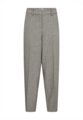 Grau gemusterte Hose mit schmalem Bein, flacher Front, Gürtelschlaufen und glatter Textur. Keine sichtbaren Taschen oder Hardwaredetails.