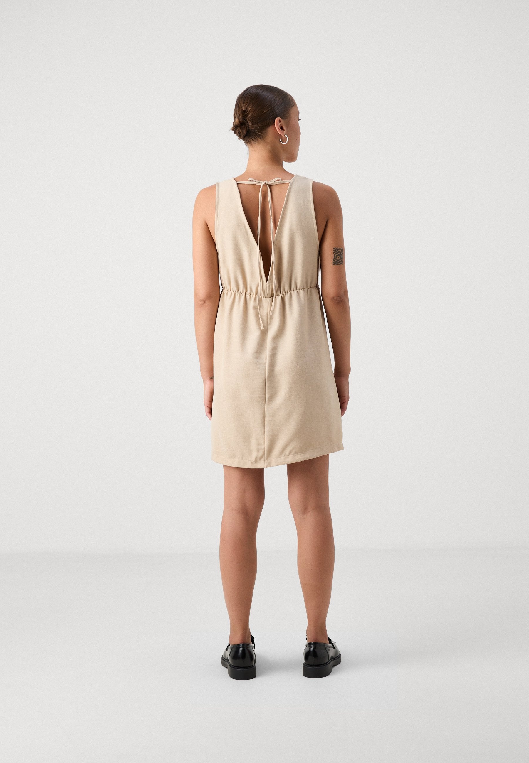 ONLAMAHLE MIDI DRESS Media 4