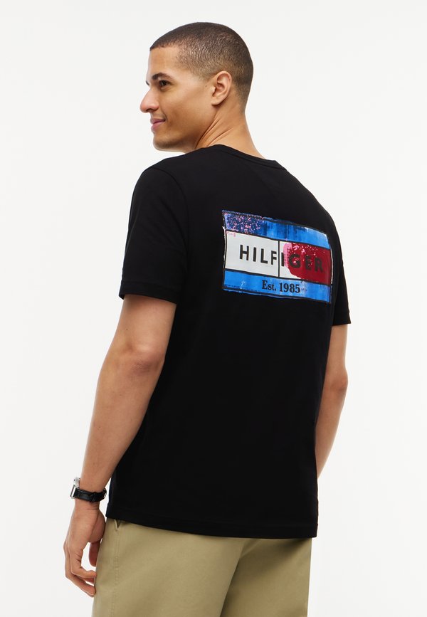 Tommy Hilfiger BRAND LOVE BACK FLAG GRAPHIC TEE - Print T-shirt - black
