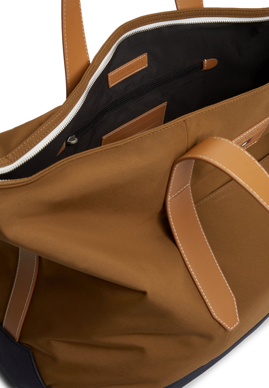 Tommy Hilfiger CASUAL CONTRAST BASE CROSSBODY DUFFEL BAG