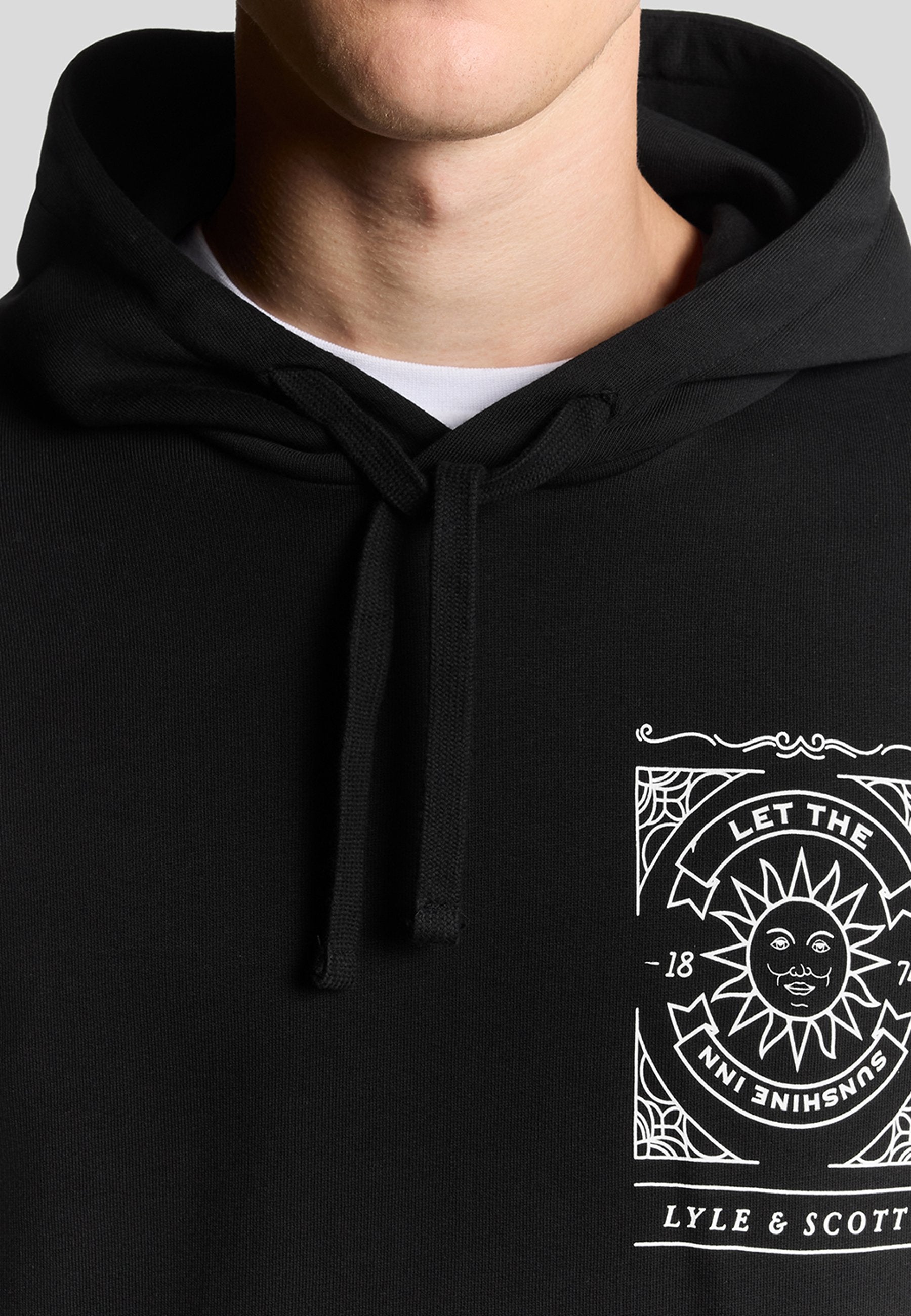 Lyle & Scott LYLE & SCOTT MID LAYERS SUNSHINE INN GRAPHIC HOODIE