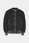 Schwarze Denim-Bomberjacke mit Reißverschluss vorne, ribbed Bündchen und Kragen. Verfügt über zwei Seitentaschen und eine strukturierte Oberfläche.