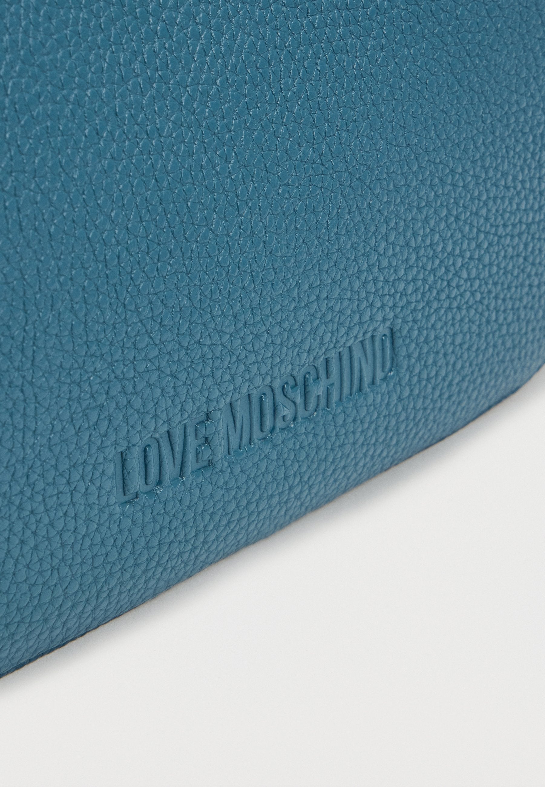 Love Moschino GIANT