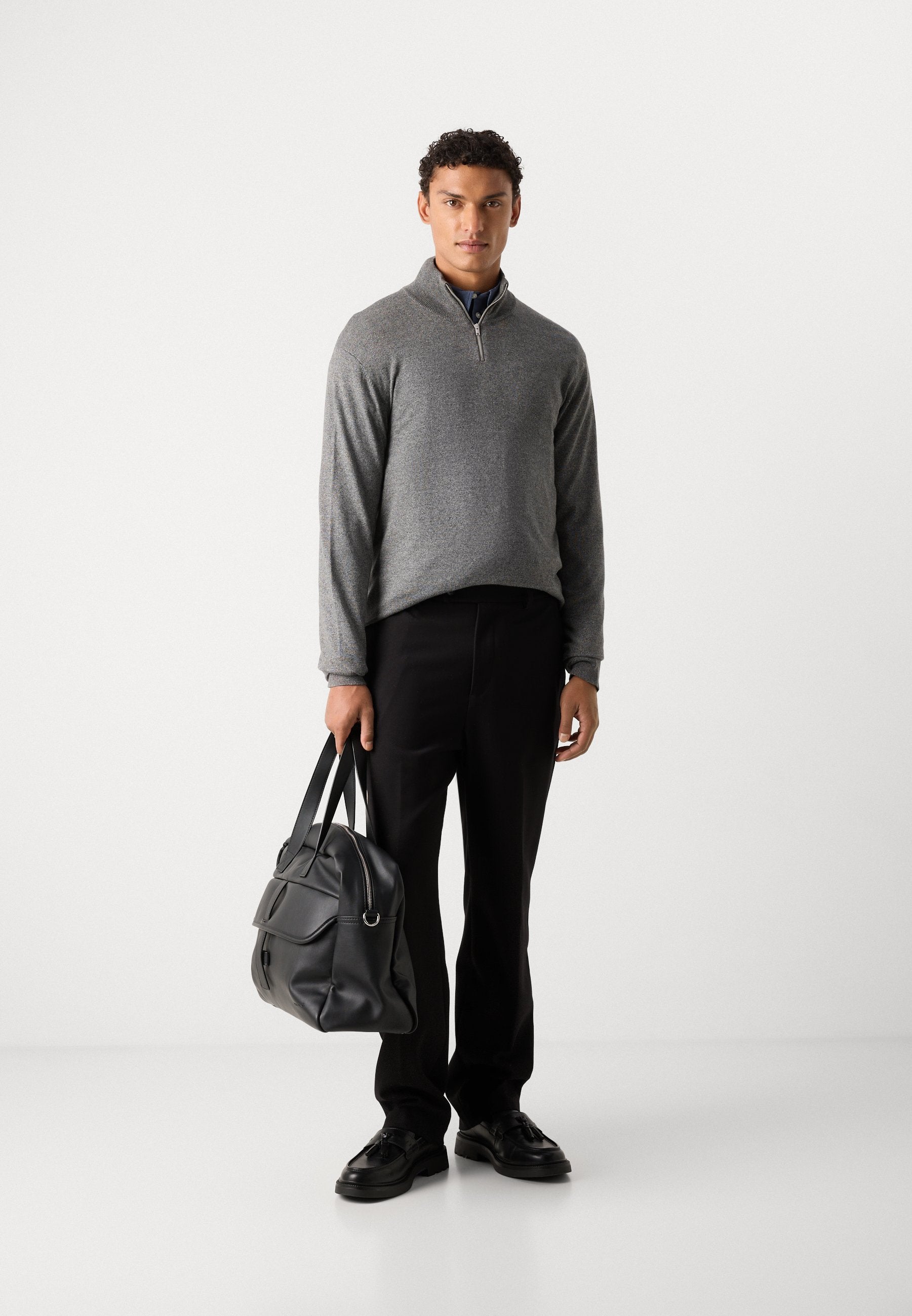 ECOVERO HALF ZIP Media 1