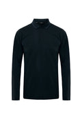 Schwarzes Langarm-Poloshirt mit zwei Knöpfen und einem Kragen, der feine dunkelblaue Streifen aufweist.