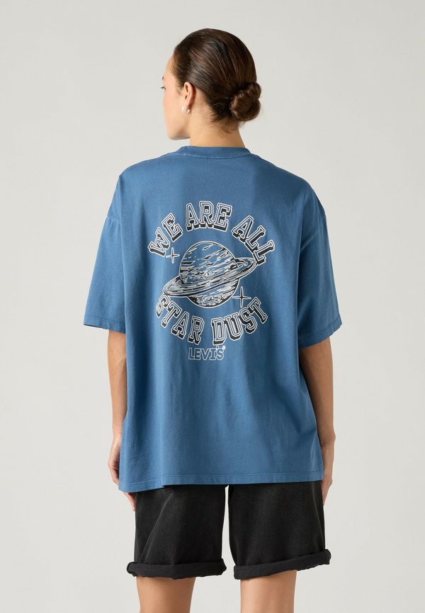 Levi's® LSE_GRPH SHORT STACK TEE LSE_STARDUST FR - Print T-shirt - lse stardust front logo back print vw egret - blue