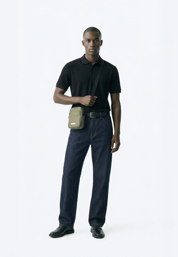 Calvin Klein Cross body bag - deep lichen green