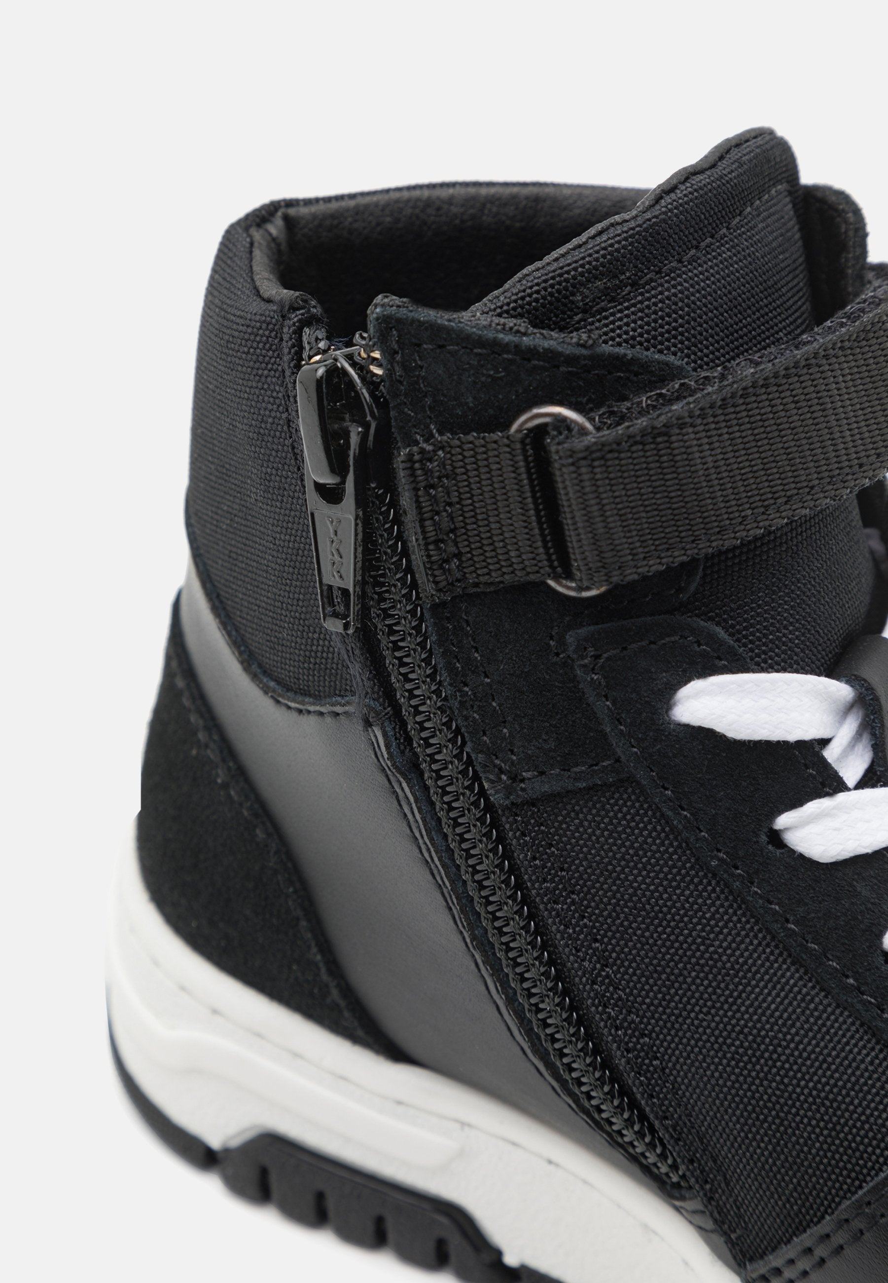 TRAINERS UNISEX Media 5