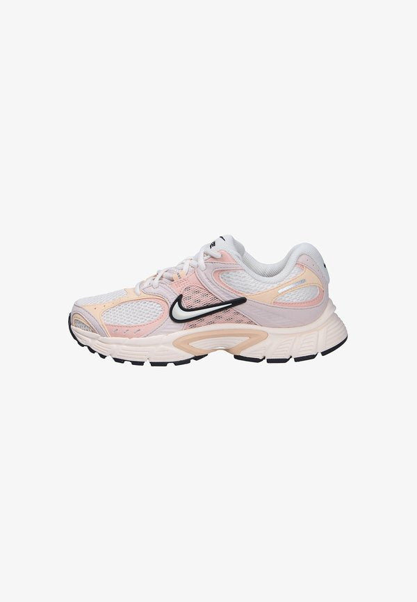 Nike Sportswear NIKE SPORTSWEAR DAMEN SNEAKER V5 RNR - Trainers - beige