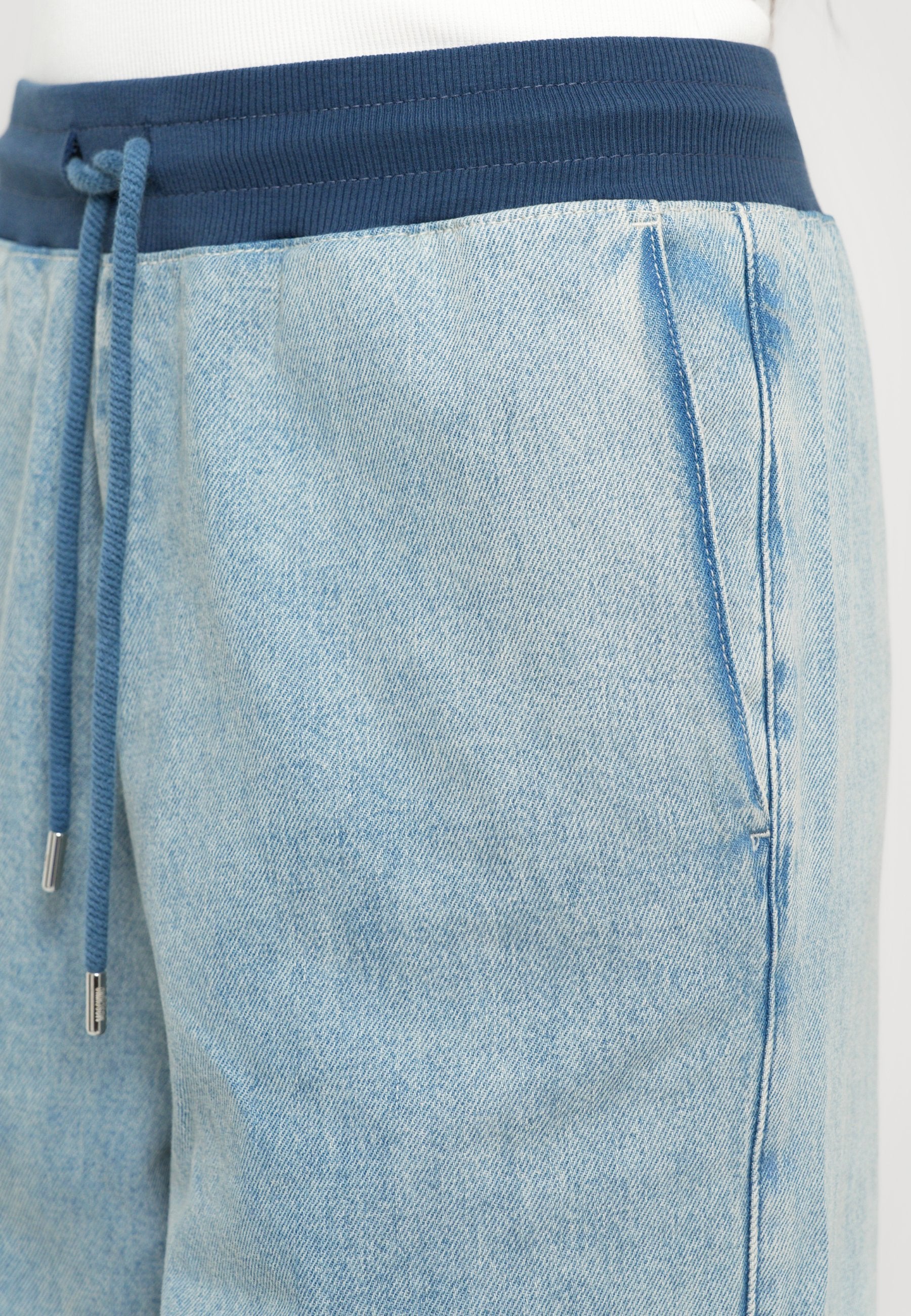 MOSCHINO JEANS