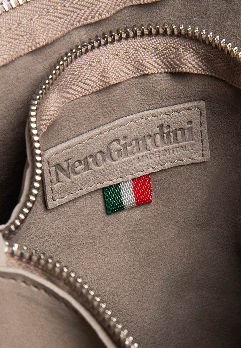 NeroGiardini SIERRA
