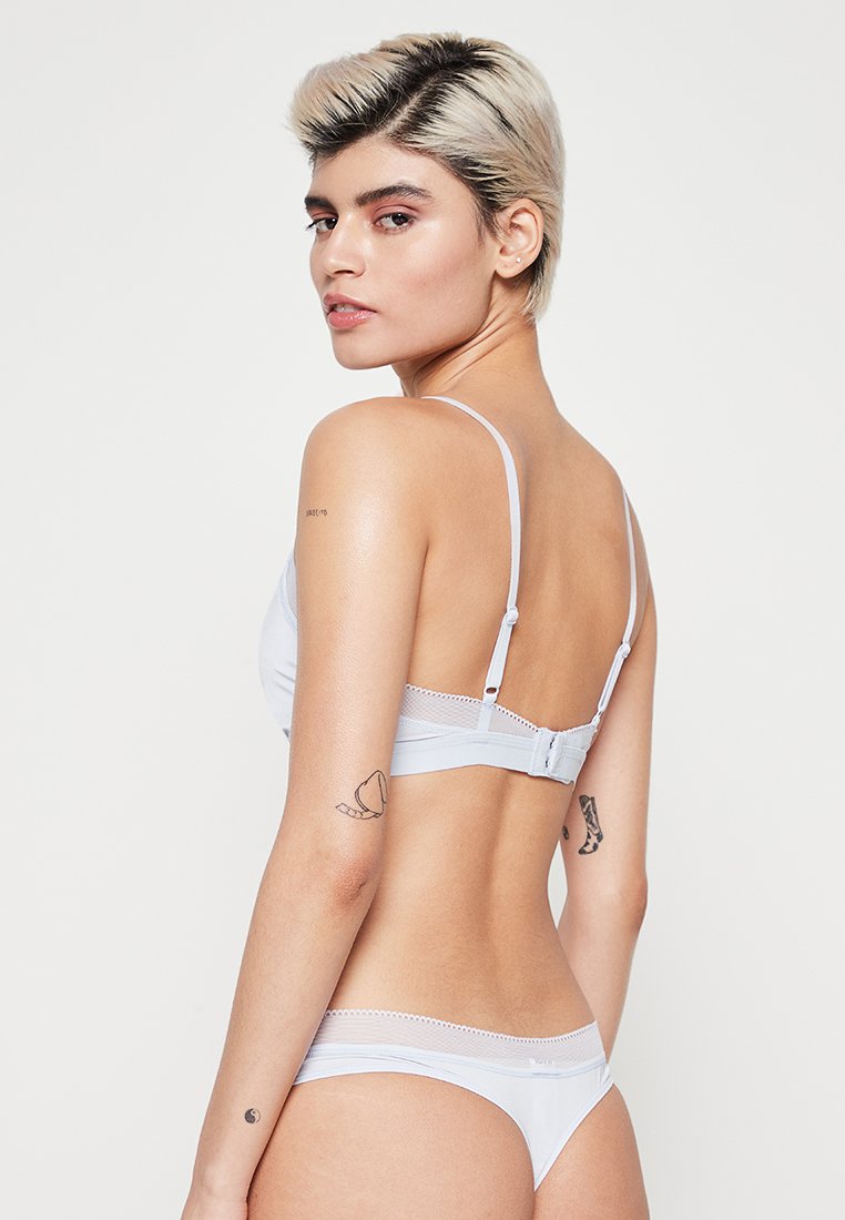 KARL LAGERFELD Triangel BH Media 2