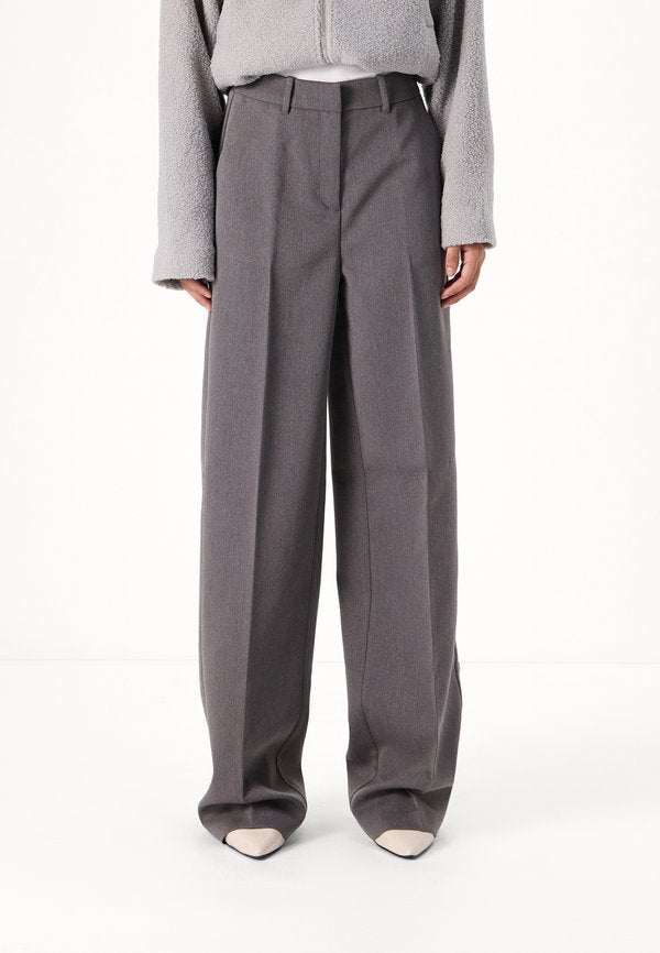 Vero Moda Tall VMBEATE WIDE PANT - Trousers - medium grey melange