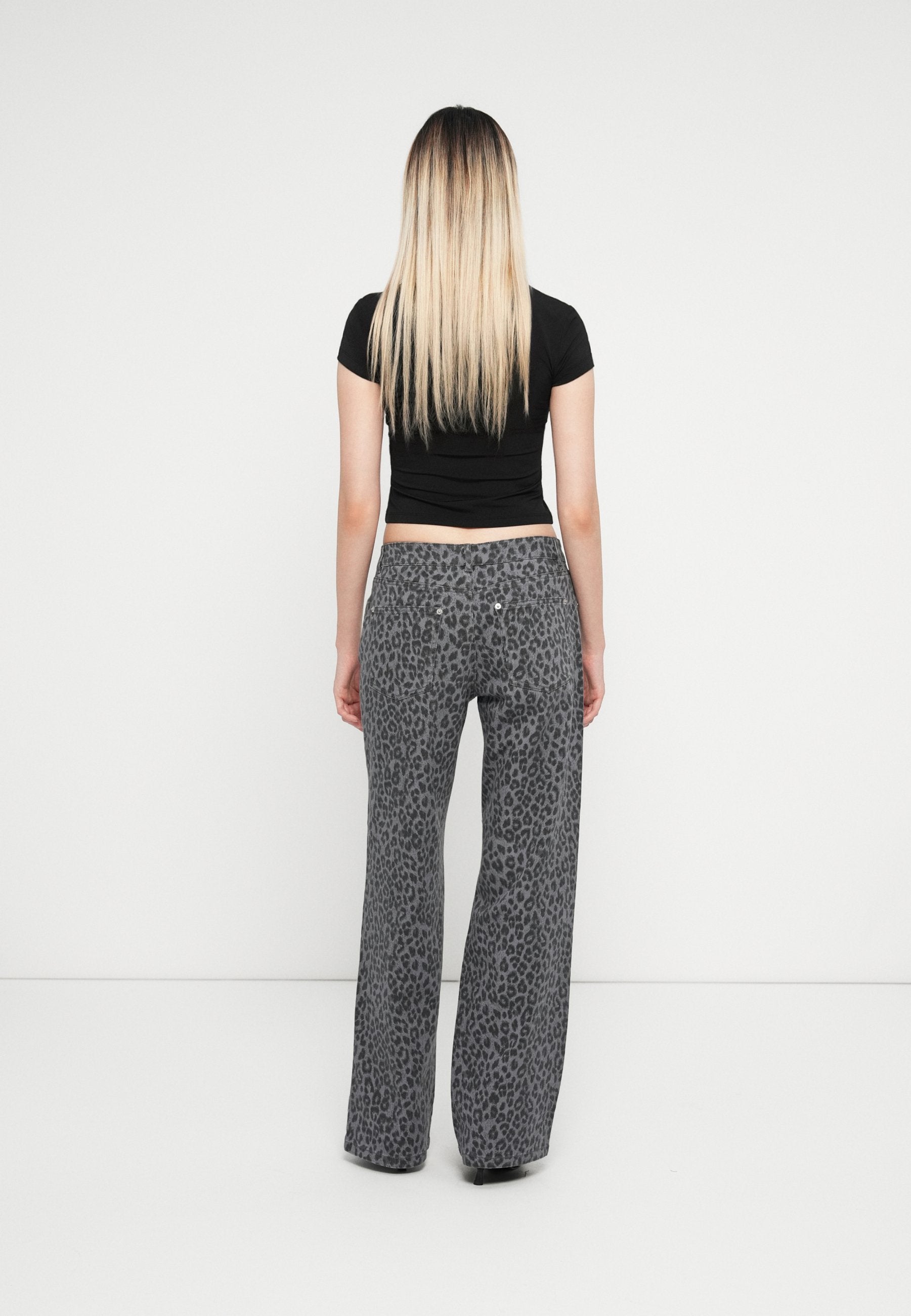 ONLCOBAIN REG WIDE ANIMAL PANT Media 4