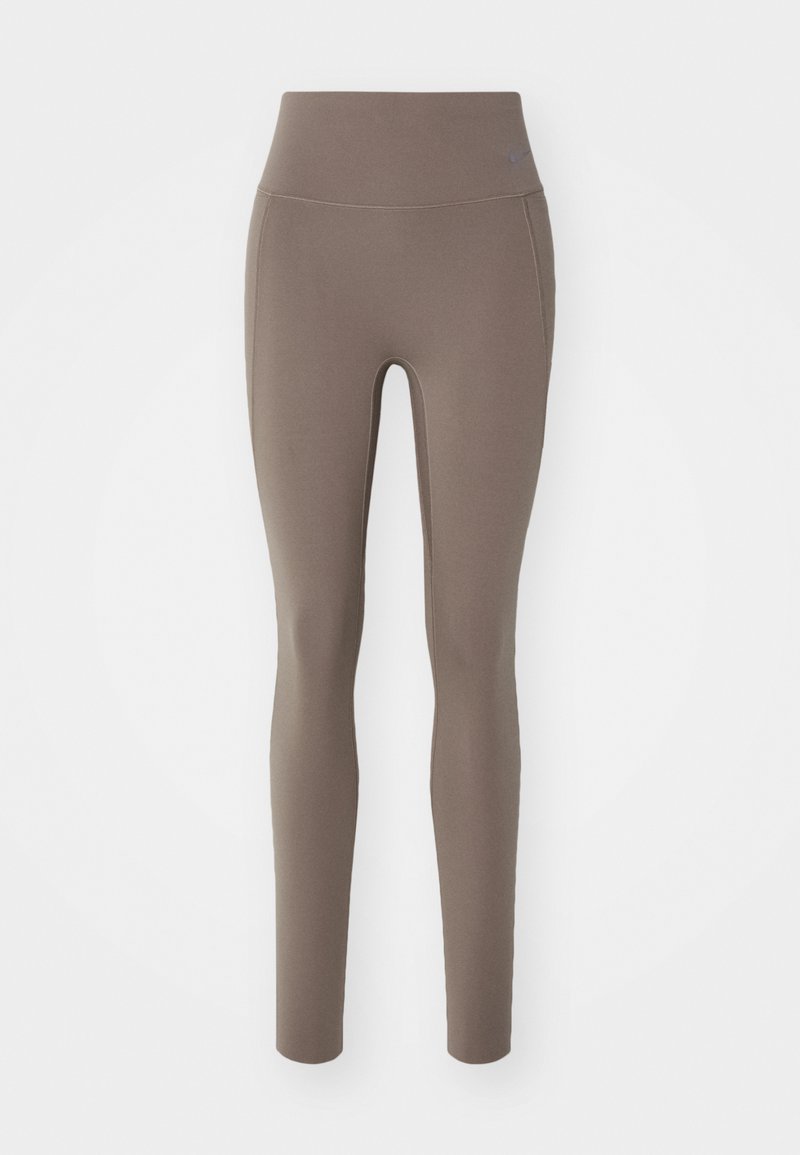 Braune, hochTaillierte Leggings aus dehnbarem Material mit glatter Textur, nahtlosem Design und knöchellanger Silhouette.