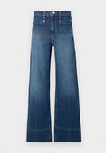 Weit geschnittene blaue Jeans aus Denim mit vorderen aufgesetzten Taschen, Gürtelschlaufen sowie Knopf- und Reißverschluss.