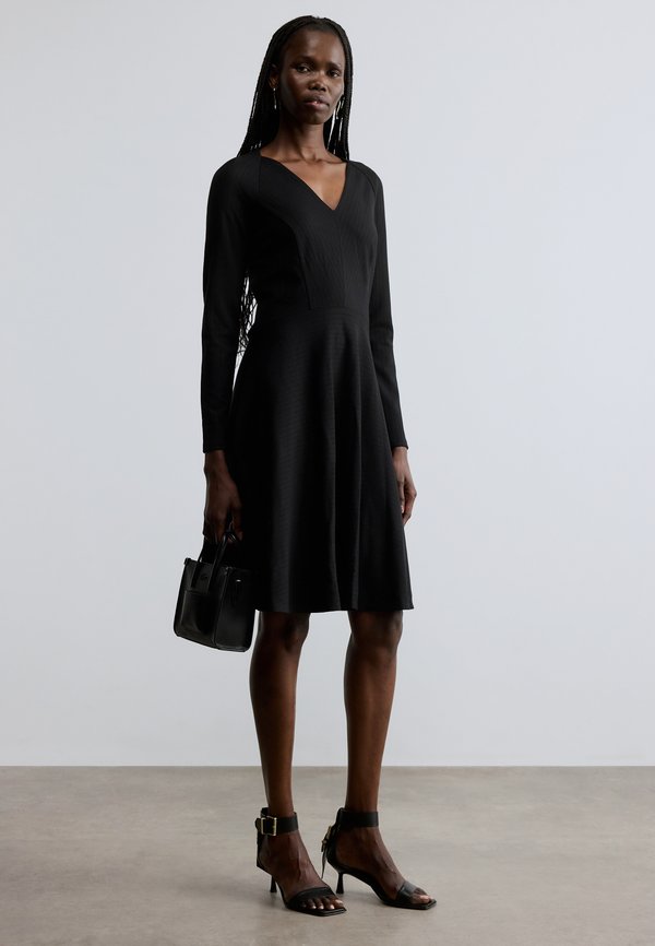 DKNY FIT AND FLARE EXPOSED ZIP