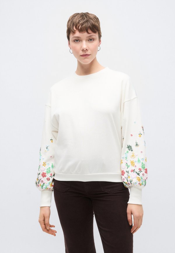 ONLY Tall ONLBROOKE O NECK FLOWER