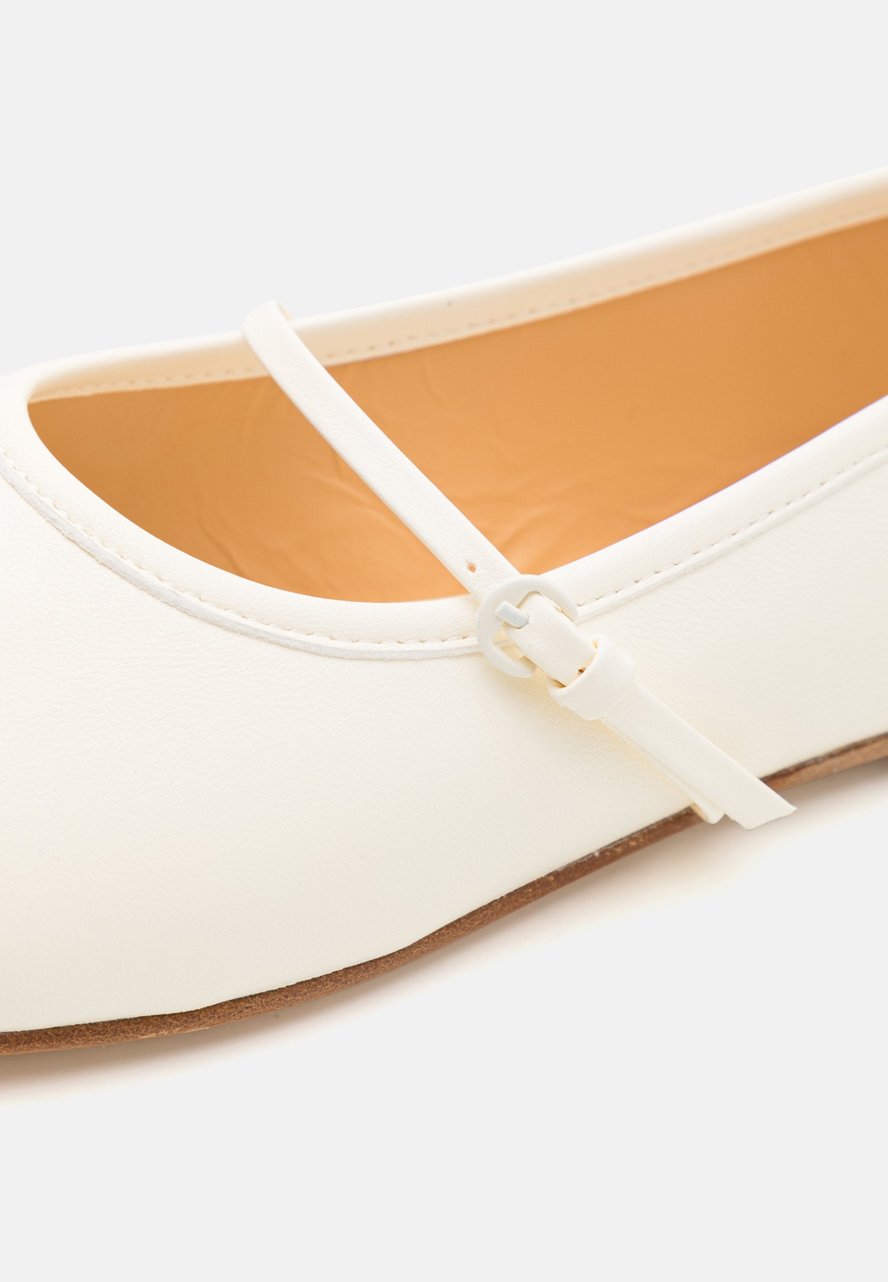 DEAR FRANCES WINTER FLAT