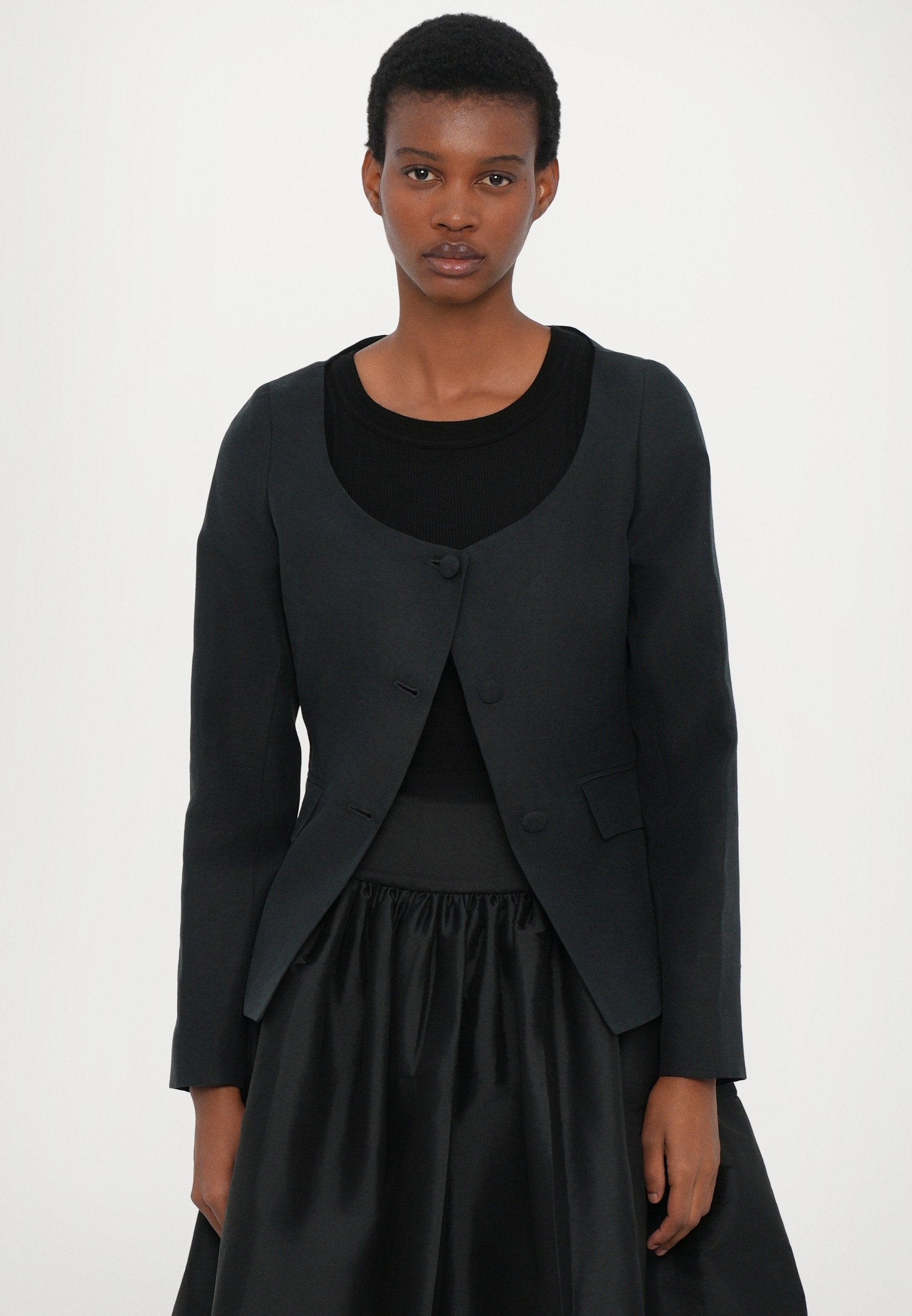 REMAIN OPEN NECK FITTED