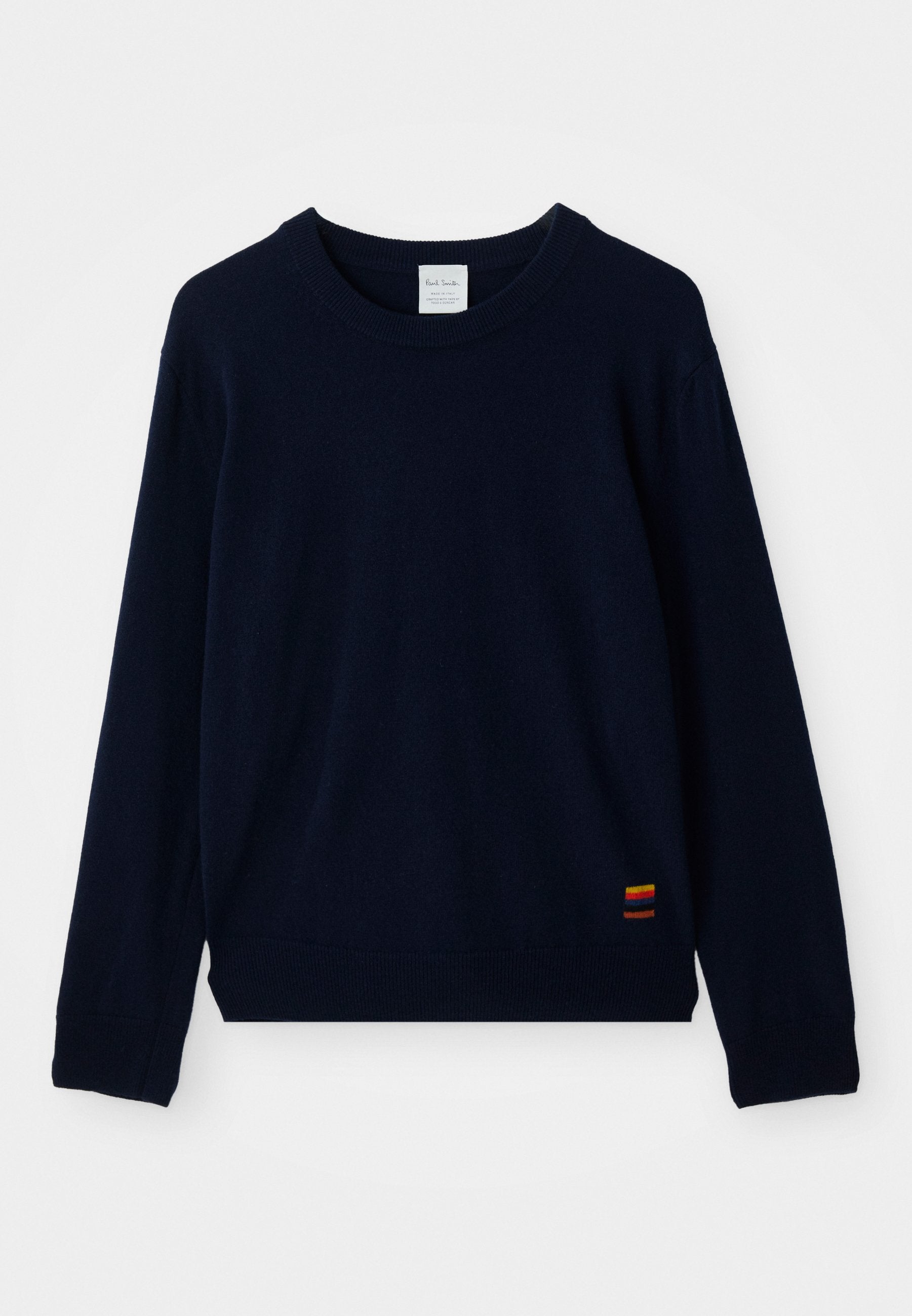 Marineblaues langärmliges Rundhals-Sweatshirt mit gerippten Bündchen und Saum, das an der Unterseite einem kleinen, mehrfarbig gestreiften Aufnäher hat.