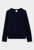 Marineblaues langärmliges Rundhals-Sweatshirt mit gerippten Bündchen und Saum, das an der Unterseite einem kleinen, mehrfarbig gestreiften Aufnäher hat.