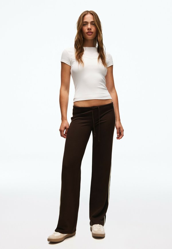 Bershka PLUSH WITH CONTRAST SIDE STRIPE - TROUSERS - Tracksuit bottoms - dark brown