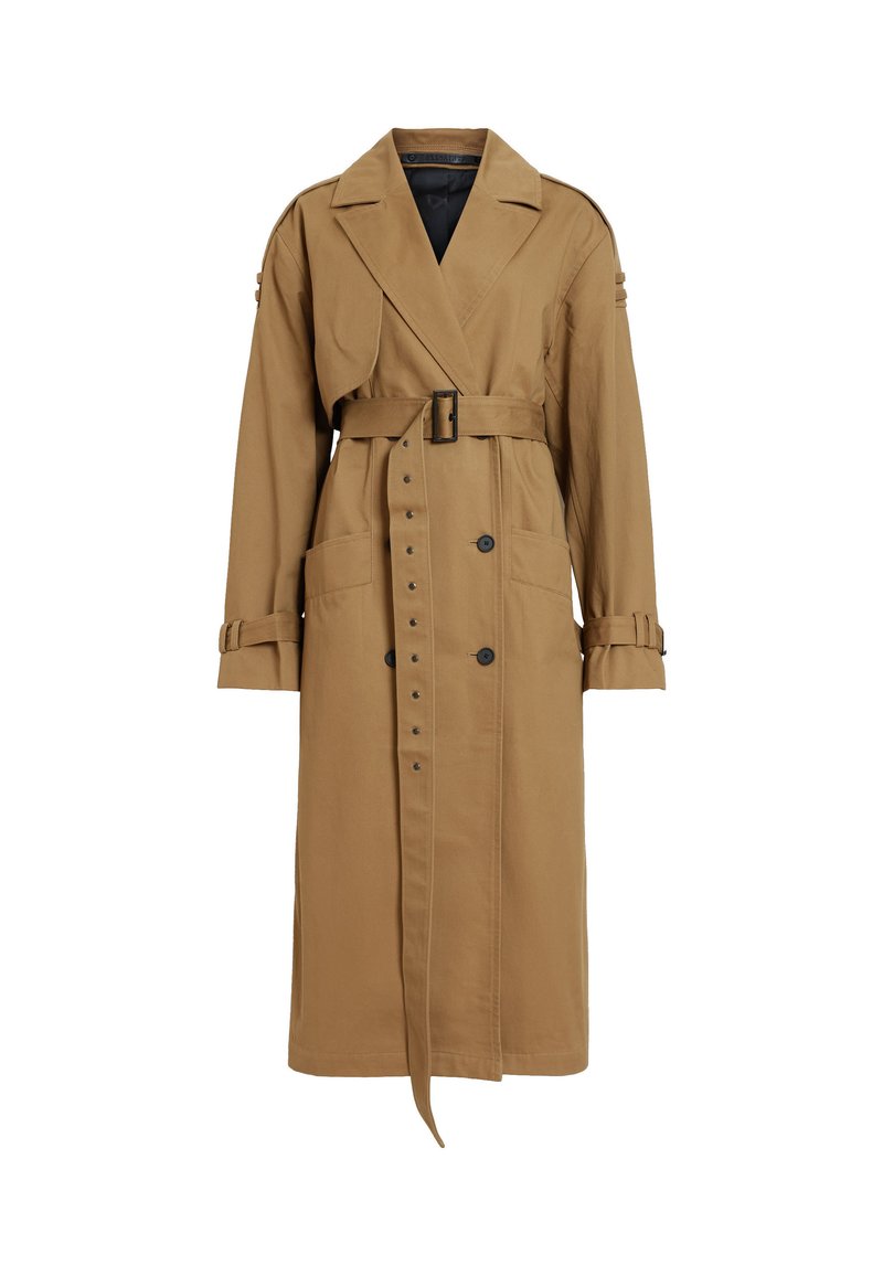 Langer, kamelbrauner Trenchcoat mit doppelreihigen Knöpfen, Gürtel in der Taille, breiten Revers und Riemen an den Ärmel und Schultern.