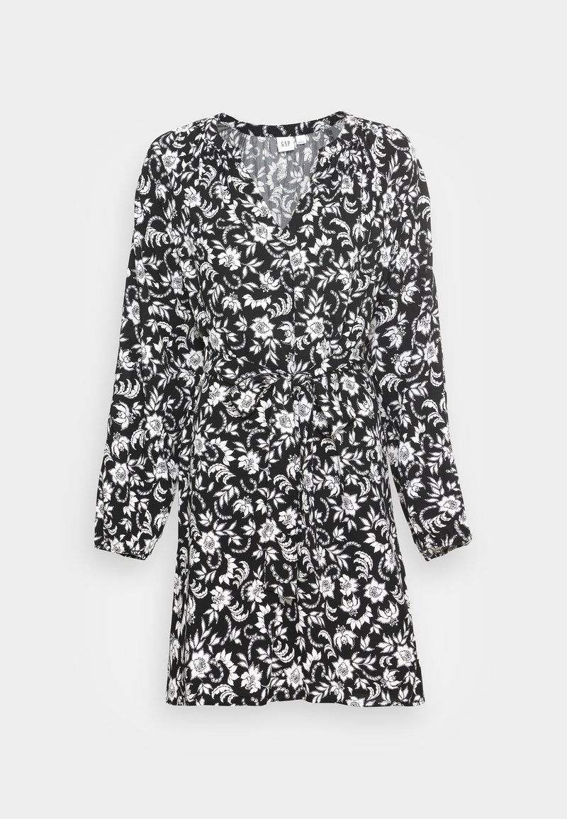 Schwarz-weißes Blumenkleid mit langen Ärmeln, V-Ausschnitt, Wickeldesign, geraffter Taille und einem strukturierten Stoff mit einem Blatt- und Blumenmuster.