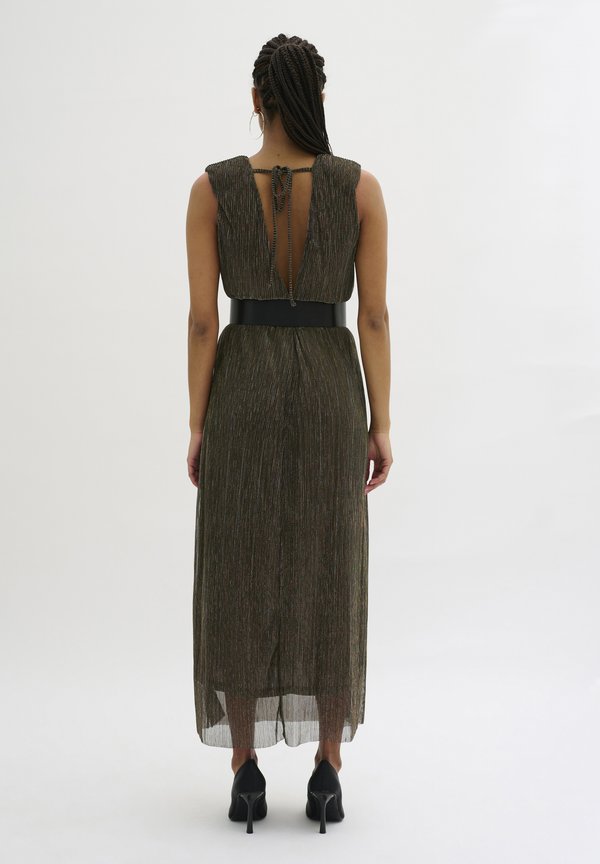 My Essential Wardrobe VIVIAN LONG