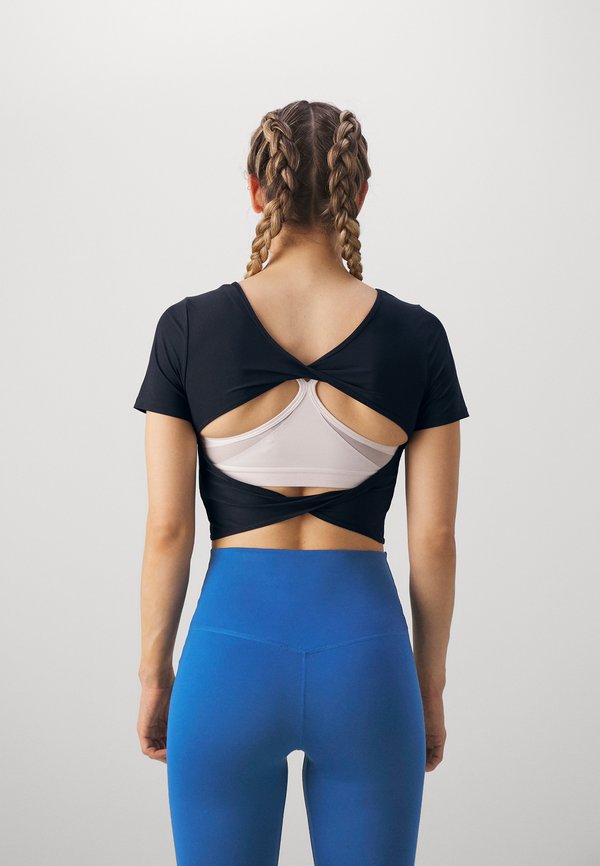 Nike Performance ONE CLASSIC