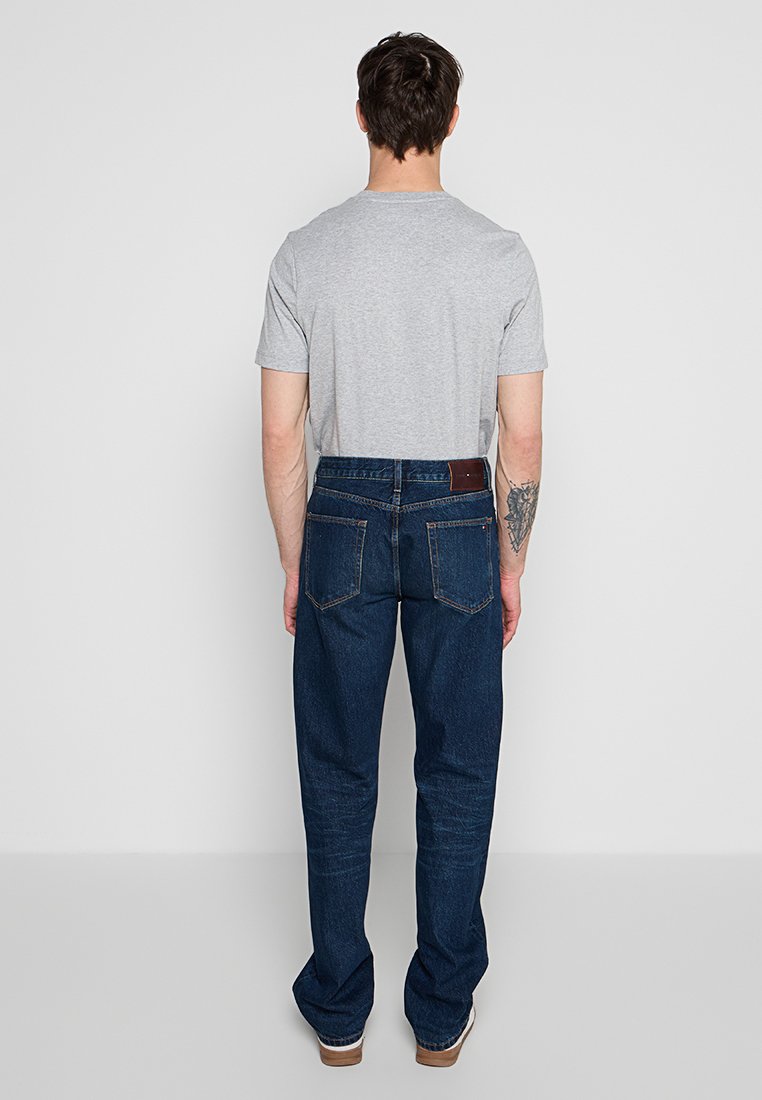 REGULAR FIT Media 3