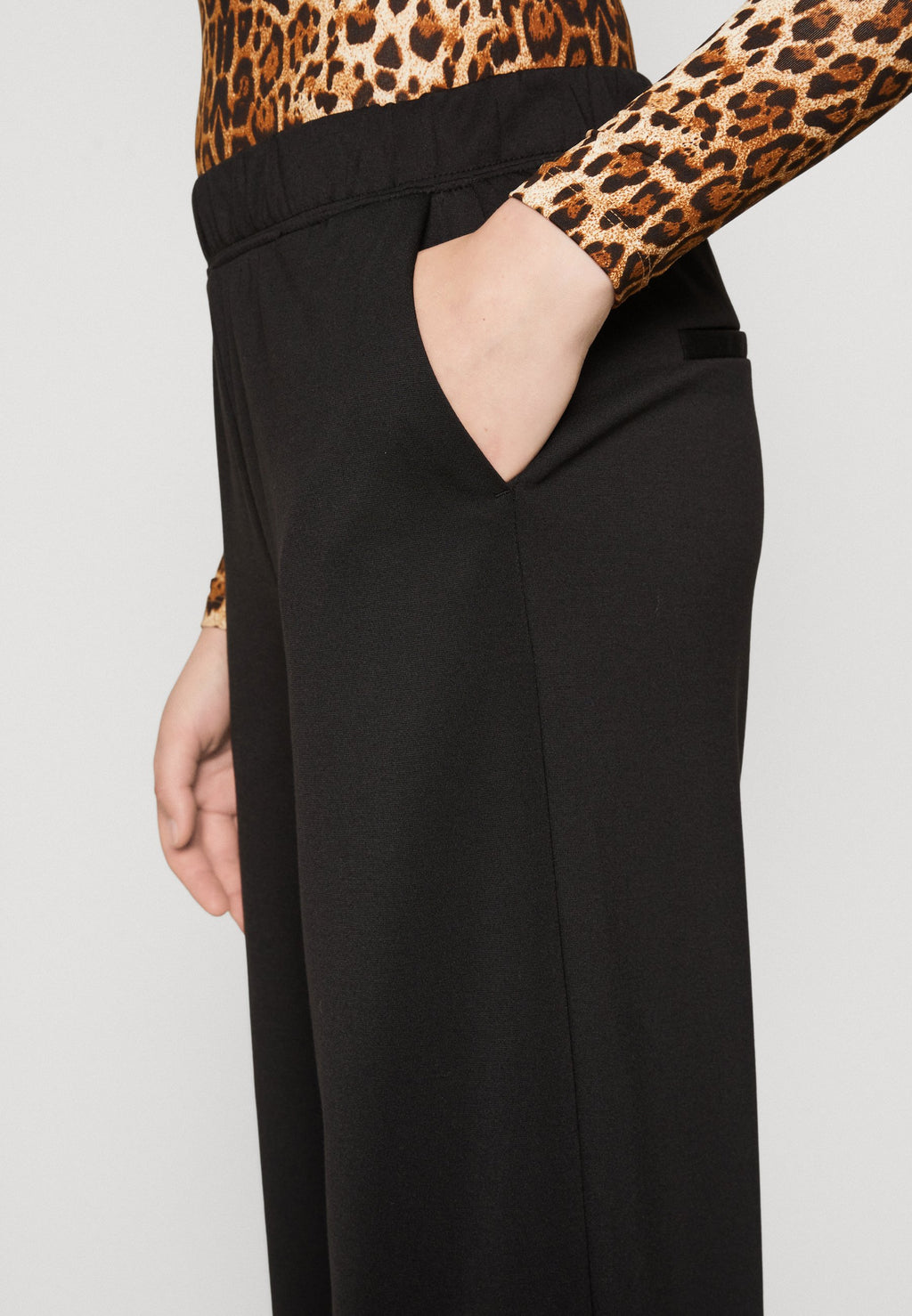 Vero Moda VMLUCCA PULL ON WIDE PANT