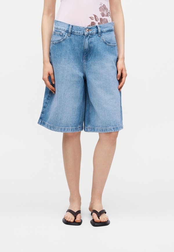 ONLY Denim ONLZAGU-DORSI Mid waist Loose Fit - Denim shorts - medium blue denim