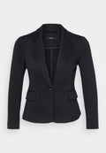 Schwarzes Blazer mit taillierter Passform, zwei Fronttaschen, Ein-Knopf-Verschluss und Reverskragen, aus einem strukturierten Stoff gefertigt.