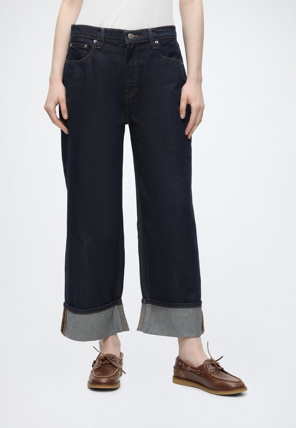 Good American GOOD STANDARD BAGGY CUFFED JEANS