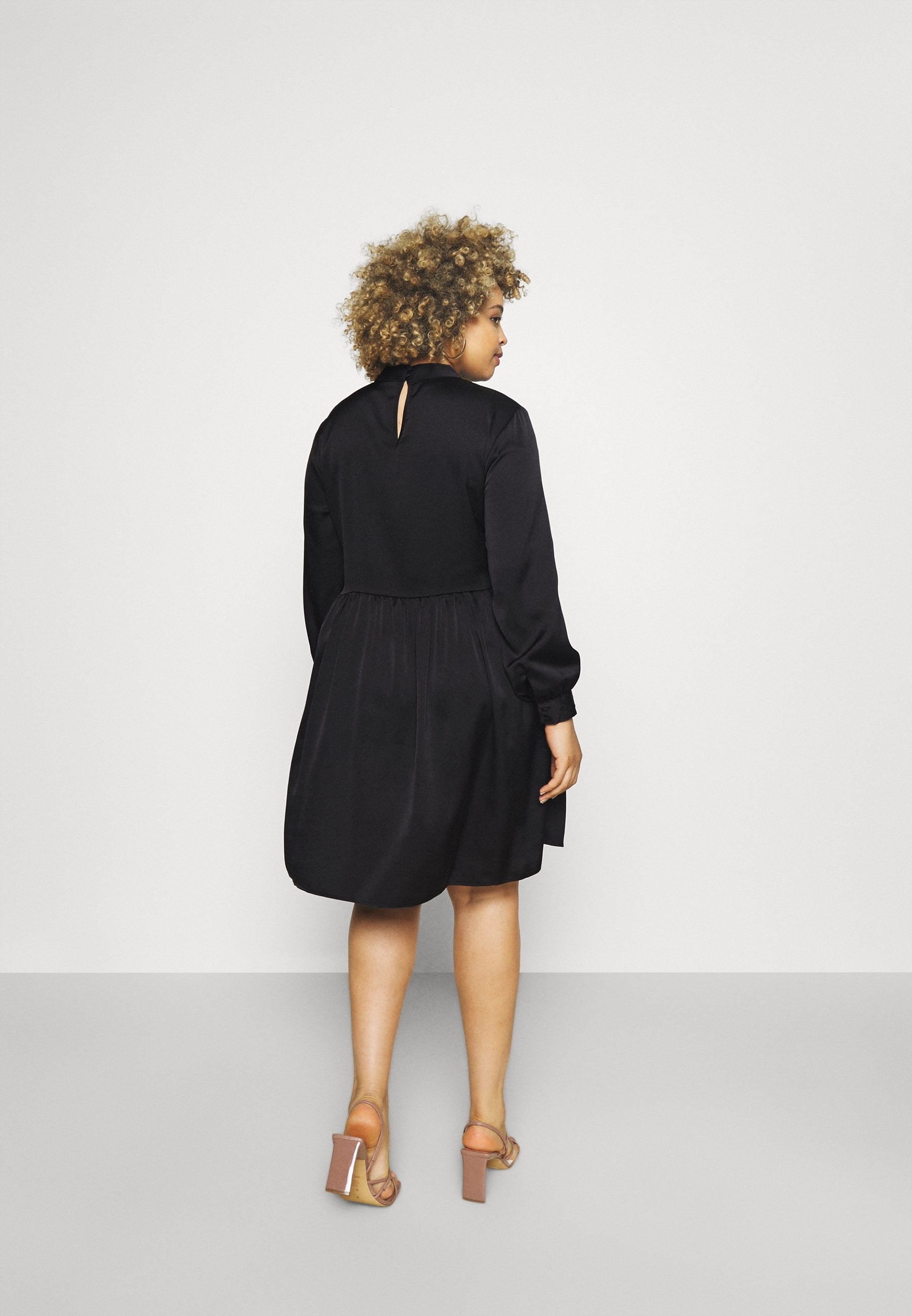 EVOKED VILA VIOLINEA HIGHNECK DRESS