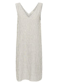 Gestreiftes ärmelloses Kleid in Hellbeige und Grau. Mit V-Ausschnitt und geradem Schnitt, aus weichem, strukturiertem Stoff gefertigt.