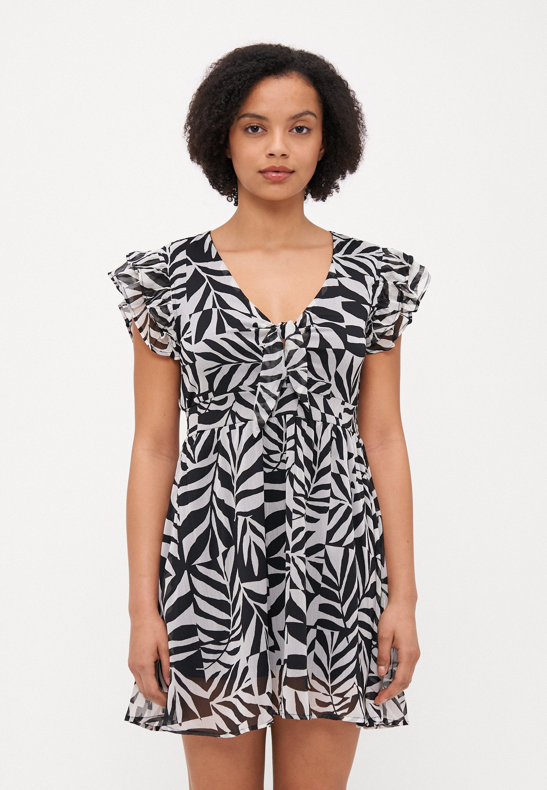 ONLASTA LIFE PEEKABOO DRESS  Media 3