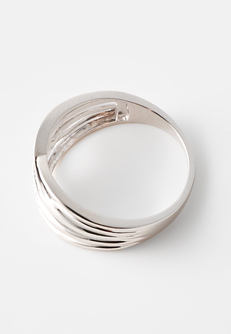 Atelier Du Diamant 0.03 CT DIAMOND