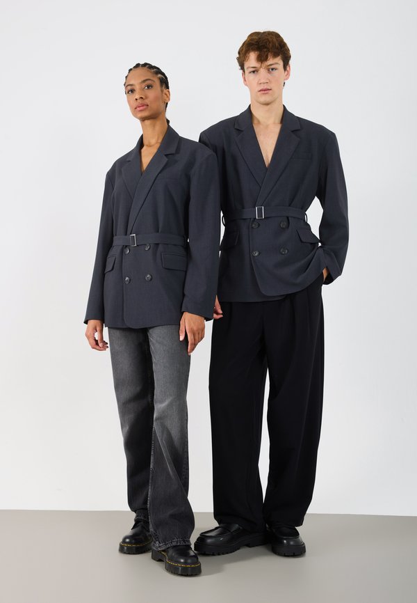 YOURTURN by Zalando UNISEX BELTED BLAZER