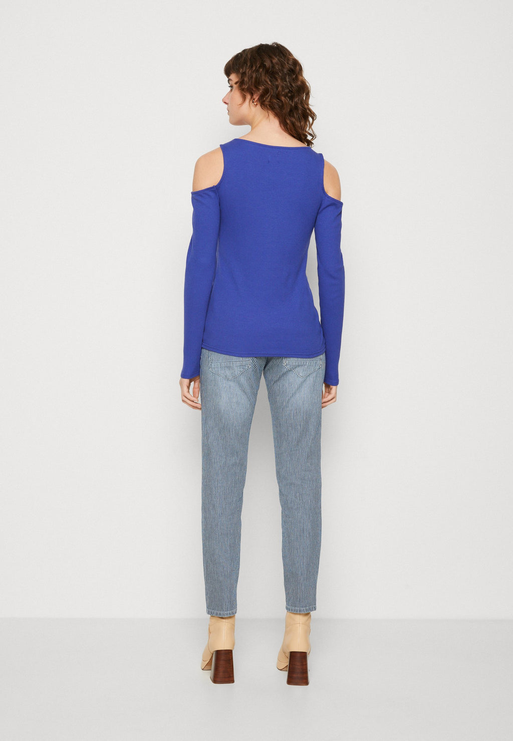 GAP COLD SHOULDER