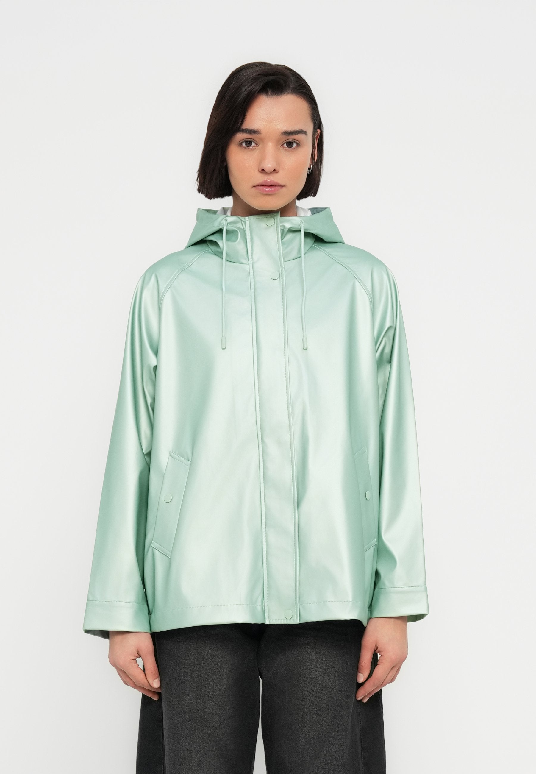 ONLEBEN SHINE SHORT Media 3