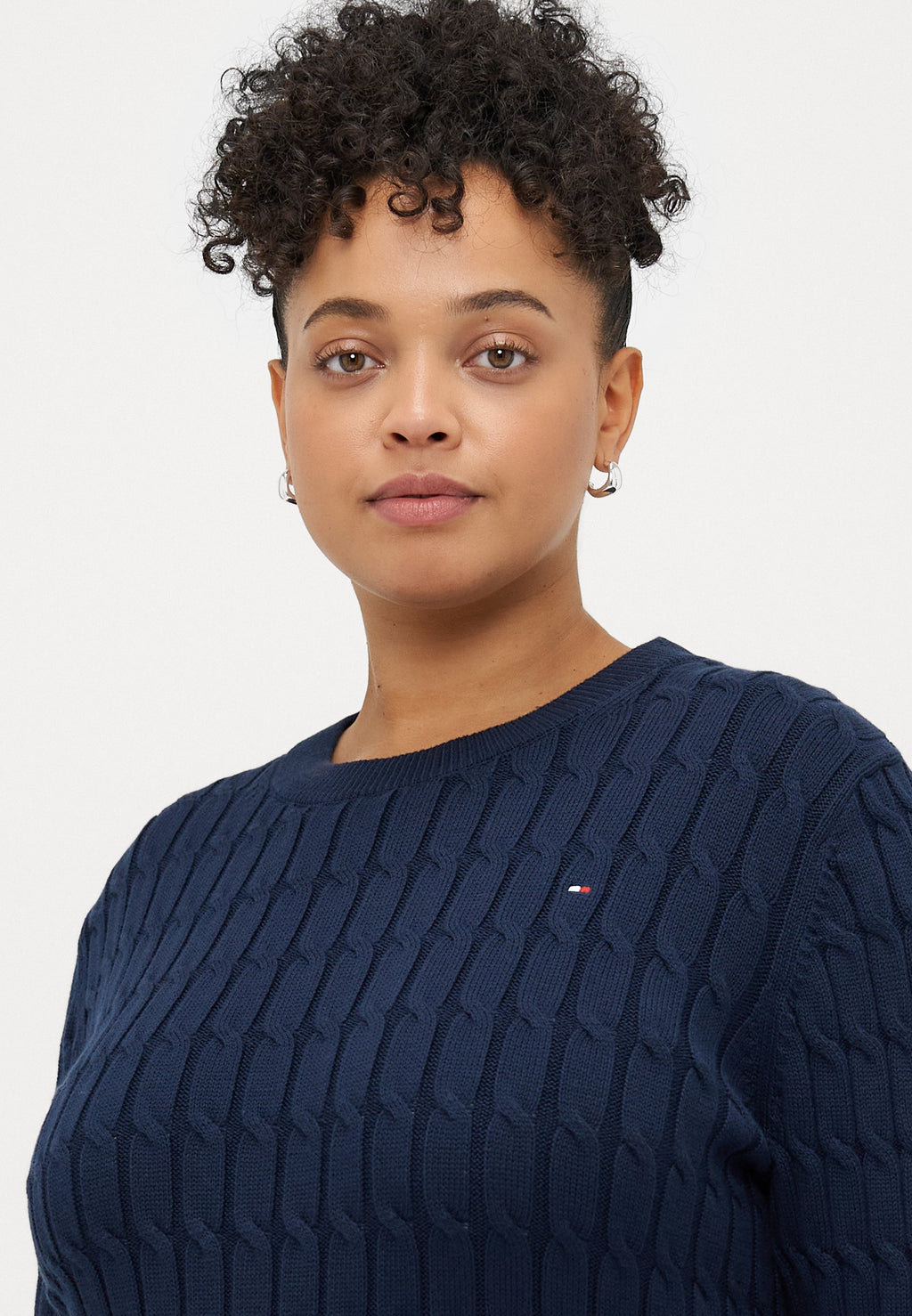 CURVE CABLE KNIT CREW NECK JUMPER Media 5