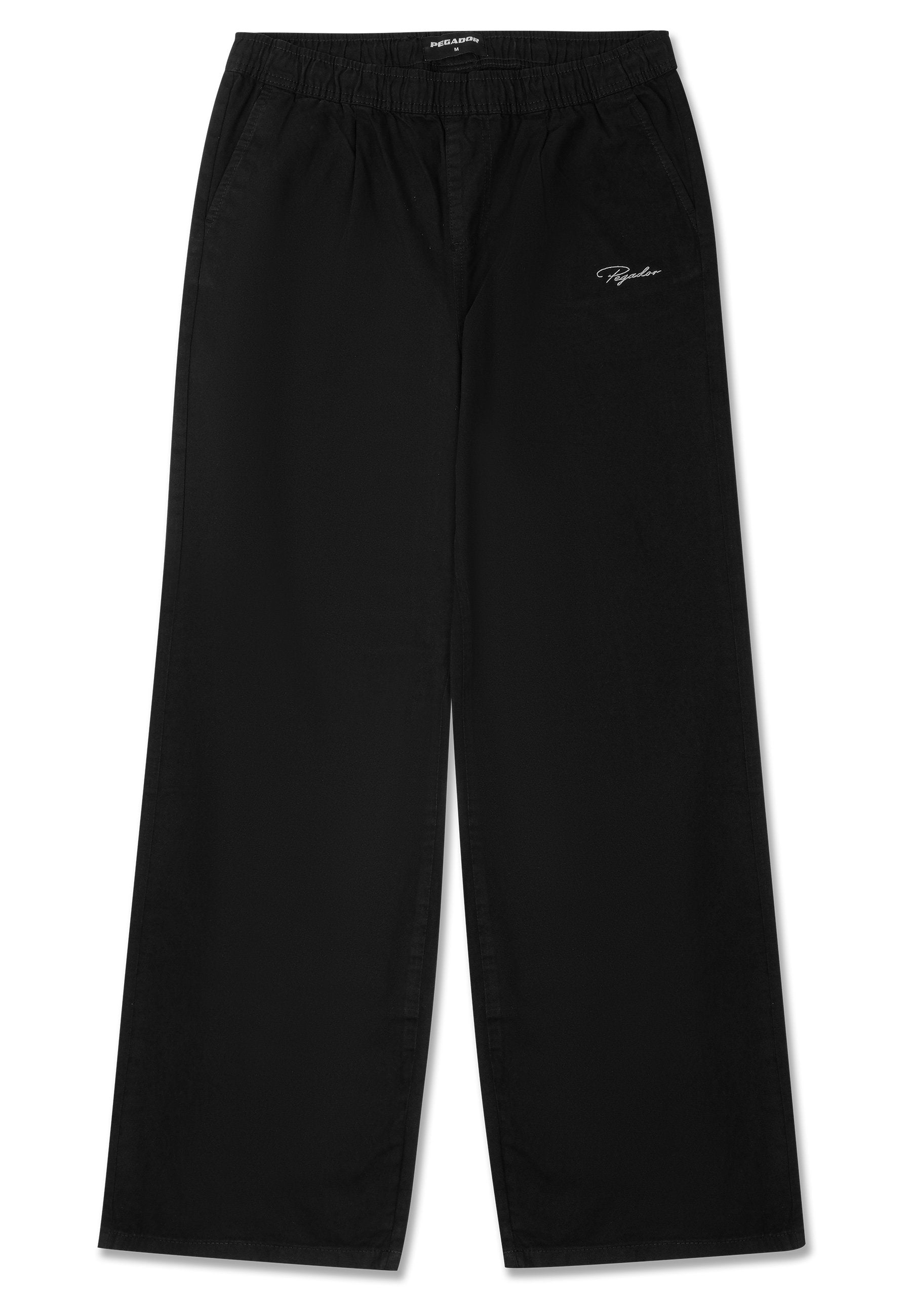 Schwarze, weit geschnittene Hosen aus strapazierfähigem Material mit elastischem Bund. Verfügt über eine dezente Logo-Stickerei auf der linken Vorderseite.