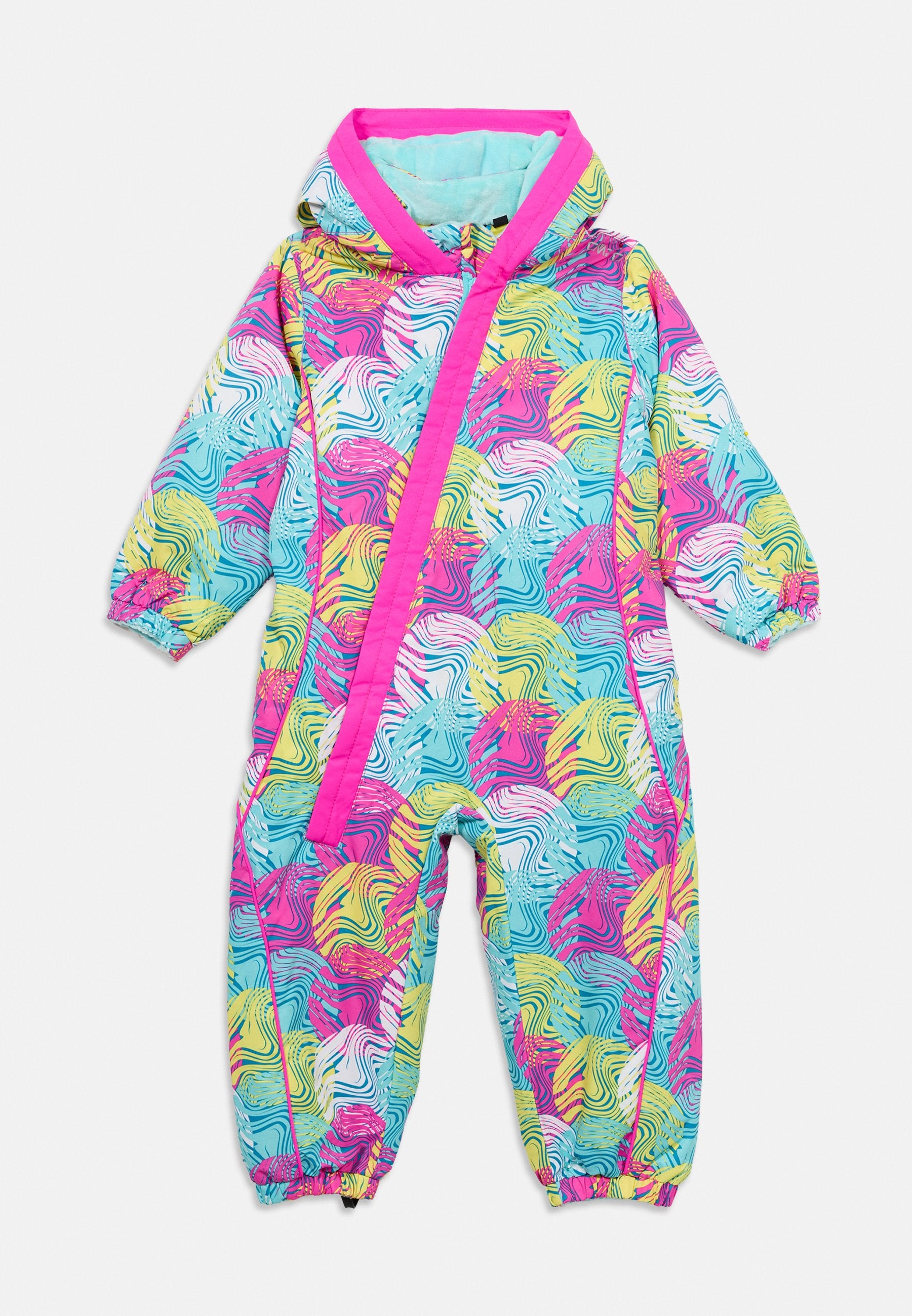 Einteiler-Schneeanzug für Kinder mit Kapuze, auffälligem wellenförmigem Muster in Pink, Blau, Gelb und Weiß, mit einem diagonalen pinken Reißverschluss und elastischen Bündchen.