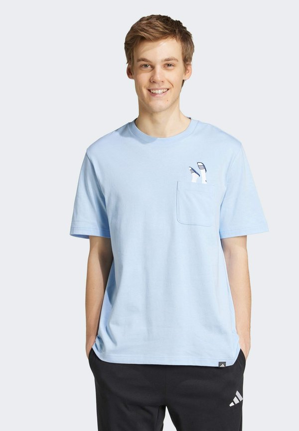 adidas Sportswear LOUNGE GRAPHIC POCKET - Print T-shirt - glow blue