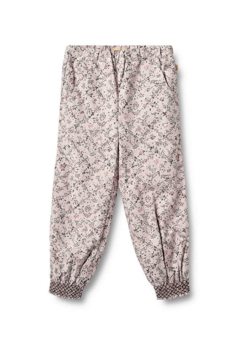 Helle Pink Blumenhose mit elastischem Bund und Rüschenmanschetten. Verfügt über kleine grüne und rosa Blumenmuster im gesamten Stoff. Weiche Stofftextur.