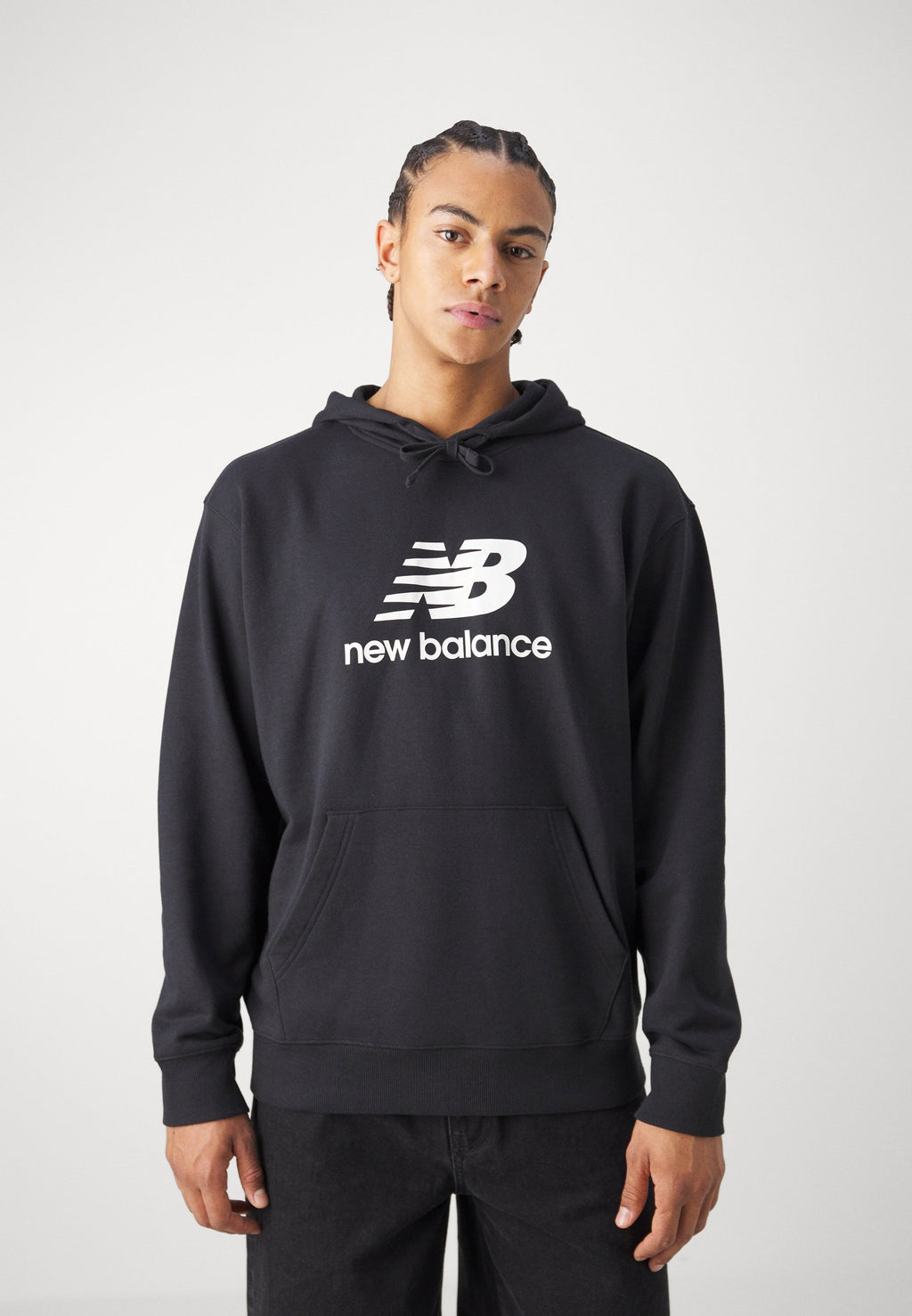 New Balance SPORT ESSENTIALS STACKED LOGO